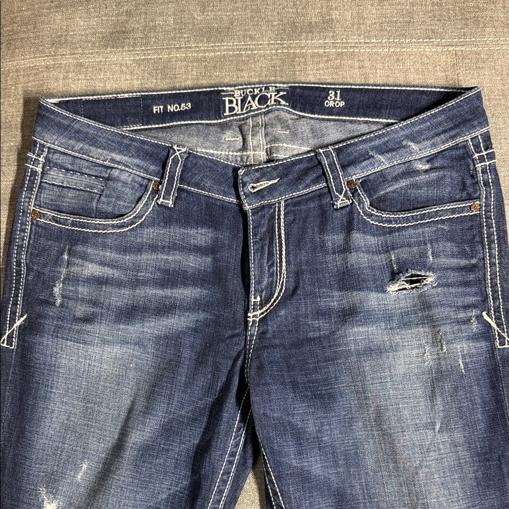 Buckle Black Distressed crop size 31